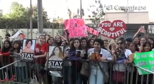 Demi Lovato Llego A Perú Y Saludo A Sus Fans  2012 00359