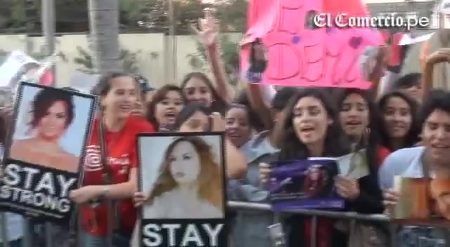 Demi Lovato Llego A Perú Y Saludo A Sus Fans  2012 00969
