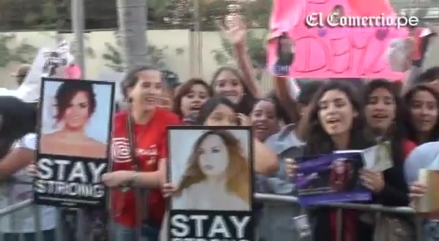Demi Lovato Llego A Perú Y Saludo A Sus Fans  2012 01024