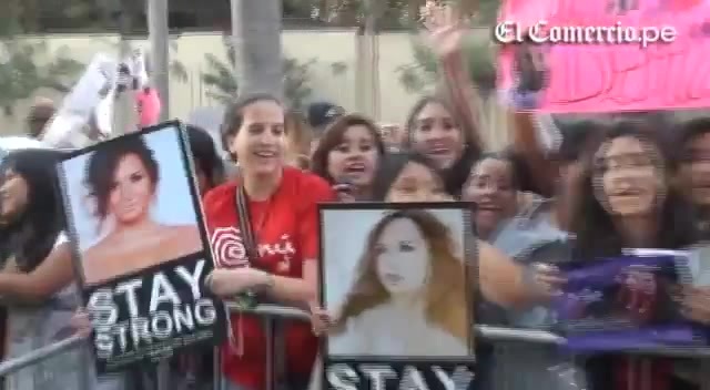 Demi Lovato Llego A Perú Y Saludo A Sus Fans  2012 01077 Demi Lovato Llego A Perú Y Saludo A Sus Fans  2012 01077