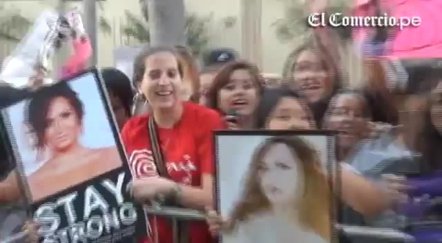 Demi Lovato Llego A Perú Y Saludo A Sus Fans  2012 01105 Demi Lovato Llego A Perú Y Saludo A Sus Fans  2012 01105