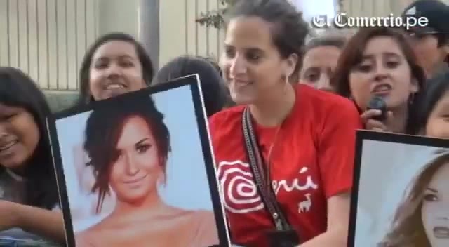 Demi Lovato Llego A Perú Y Saludo A Sus Fans  2012 01405 Demi Lovato Llego A Perú Y Saludo A Sus Fans  2012 01405