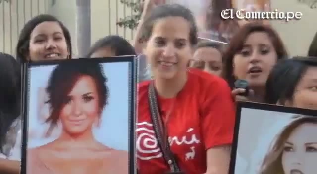 Demi Lovato Llego A Perú Y Saludo A Sus Fans  2012 01602 - Demi - Llego A Peru Y Saludo A Sus Fans 2012 Part oo3