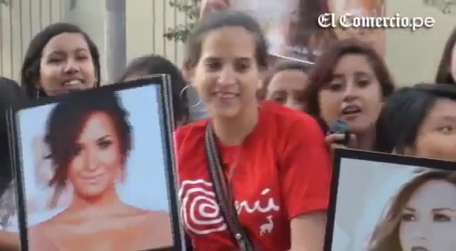 Demi Lovato Llego A Perú Y Saludo A Sus Fans  2012 01649