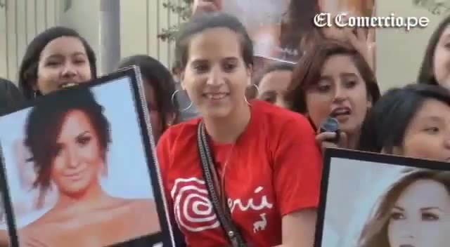 Demi Lovato Llego A Perú Y Saludo A Sus Fans  2012 01668
