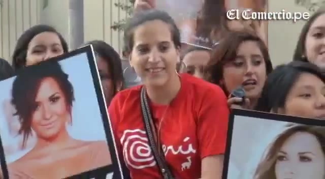 Demi Lovato Llego A Perú Y Saludo A Sus Fans  2012 01698