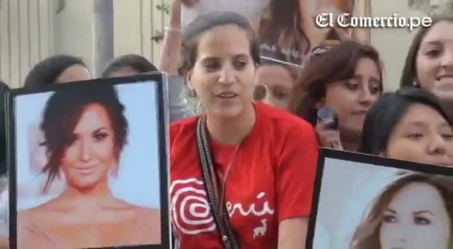 Demi Lovato Llego A Perú Y Saludo A Sus Fans  2012 01739