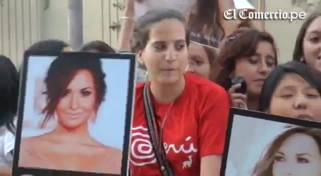 Demi Lovato Llego A Perú Y Saludo A Sus Fans  2012 01795 - Demi - Llego A Peru Y Saludo A Sus Fans 2012 Part oo3