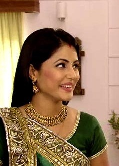 YEH-RISHTA-KYA-KEHLATA-HAI-GALLERY-Naitik-and-Akshara-are-happy - Akshara