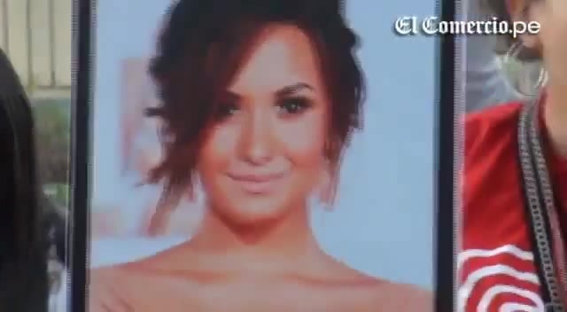 Demi Lovato Llego A Perú Y Saludo A Sus Fans  2012 02104 Demi Lovato Llego A Perú Y Saludo A Sus Fans  2012 02104