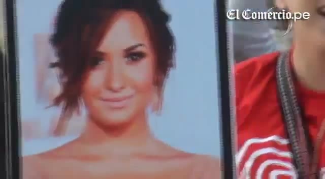 Demi Lovato Llego A Perú Y Saludo A Sus Fans  2012 02155 Demi Lovato Llego A Perú Y Saludo A Sus Fans  2012 02155