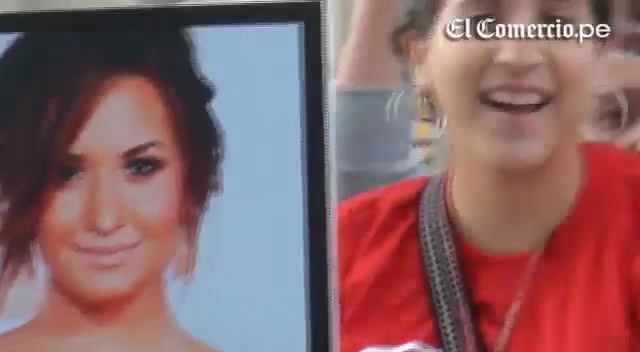 Demi Lovato Llego A Perú Y Saludo A Sus Fans  2012 02267