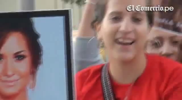 Demi Lovato Llego A Perú Y Saludo A Sus Fans  2012 02320 Demi Lovato Llego A Perú Y Saludo A Sus Fans  2012 02320