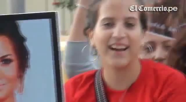 Demi Lovato Llego A Perú Y Saludo A Sus Fans  2012 02370 Demi Lovato Llego A Perú Y Saludo A Sus Fans  2012 02370
