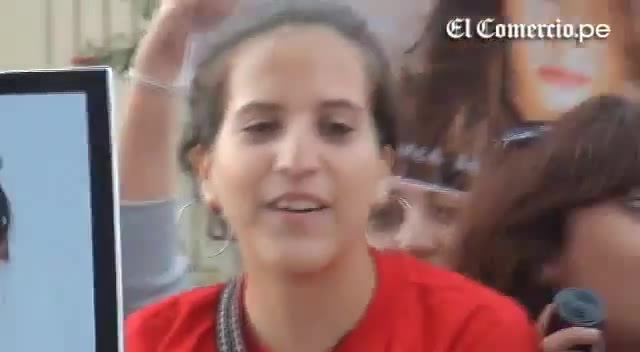 Demi Lovato Llego A Perú Y Saludo A Sus Fans  2012 02471