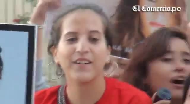 Demi Lovato Llego A Perú Y Saludo A Sus Fans  2012 02484