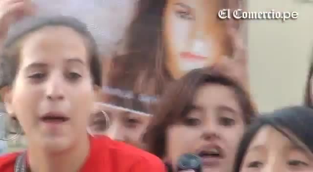 Demi Lovato Llego A Perú Y Saludo A Sus Fans  2012 02596 Demi Lovato Llego A Perú Y Saludo A Sus Fans  2012 02596