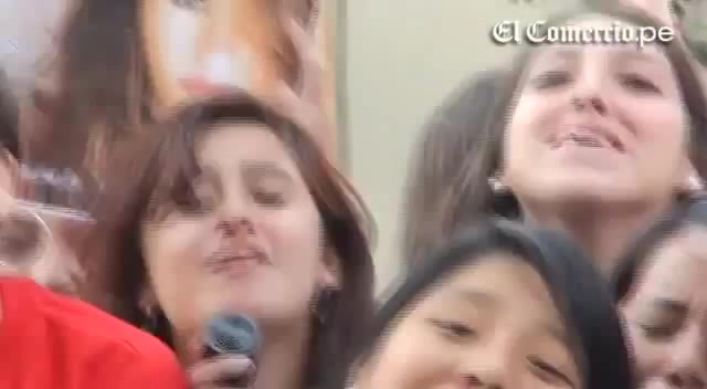 Demi Lovato Llego A Perú Y Saludo A Sus Fans  2012 02775