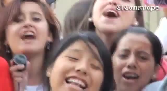 Demi Lovato Llego A Perú Y Saludo A Sus Fans  2012 02891 Demi Lovato Llego A Perú Y Saludo A Sus Fans  2012 02891