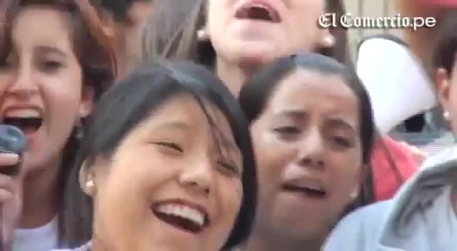 Demi Lovato Llego A Perú Y Saludo A Sus Fans  2012 02970 - Demi - Llego A Peru Y Saludo A Sus Fans 2012 Part oo5