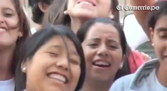Demi Lovato Llego A Perú Y Saludo A Sus Fans  2012 03018