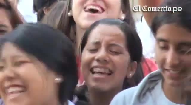 Demi Lovato Llego A Perú Y Saludo A Sus Fans  2012 03095 Demi Lovato Llego A Perú Y Saludo A Sus Fans  2012 03095