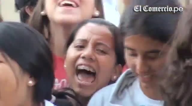 Demi Lovato Llego A Perú Y Saludo A Sus Fans  2012 03204 - Demi - Llego A Peru Y Saludo A Sus Fans 2012 Part oo6