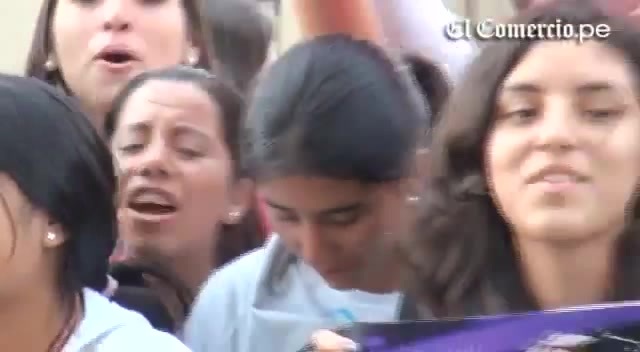 Demi Lovato Llego A Perú Y Saludo A Sus Fans  2012 03342