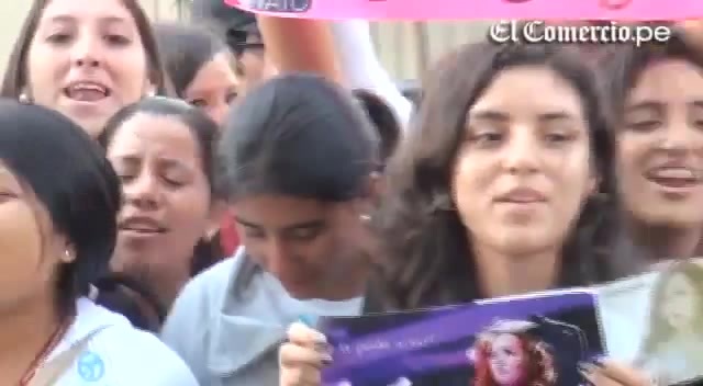 Demi Lovato Llego A Perú Y Saludo A Sus Fans  2012 03436 Demi Lovato Llego A Perú Y Saludo A Sus Fans  2012 03436