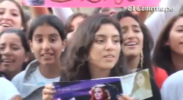 Demi Lovato Llego A Perú Y Saludo A Sus Fans  2012 03587