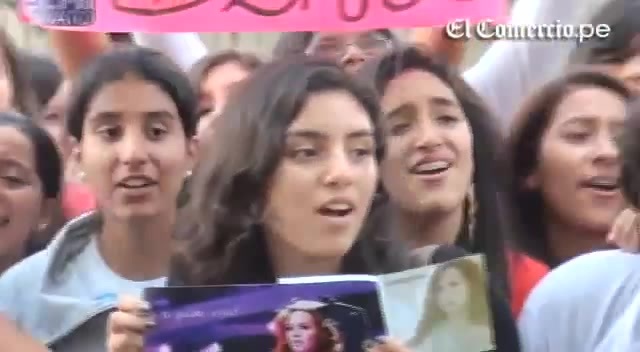 Demi Lovato Llego A Perú Y Saludo A Sus Fans  2012 03662 - Demi - Llego A Peru Y Saludo A Sus Fans 2012 Part oo7
