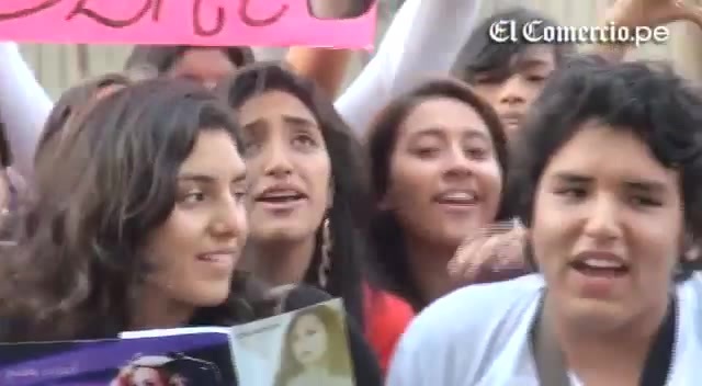 Demi Lovato Llego A Perú Y Saludo A Sus Fans  2012 03889 - Demi - Llego A Peru Y Saludo A Sus Fans 2012 Part oo7