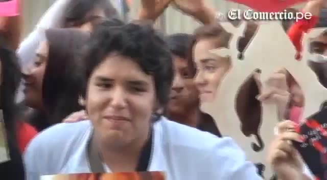 Demi Lovato Llego A Perú Y Saludo A Sus Fans  2012 04202