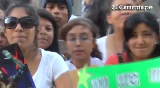 Demi Lovato Llego A Perú Y Saludo A Sus Fans  2012 05103 - Demi - Llego A Peru Y Saludo A Sus Fans 2012 Part o10