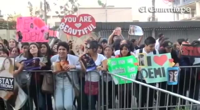 Demi Lovato Llego A Perú Y Saludo A Sus Fans  2012 05573 Demi Lovato Llego A Perú Y Saludo A Sus Fans  2012 05573