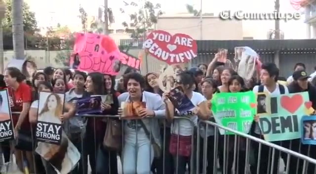 Demi Lovato Llego A Perú Y Saludo A Sus Fans  2012 06242