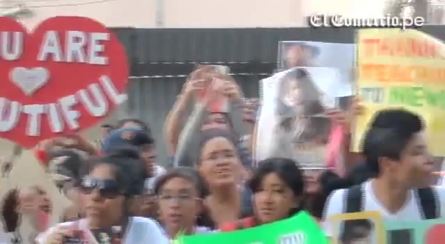 Demi Lovato Llego A Perú Y Saludo A Sus Fans  2012 07163