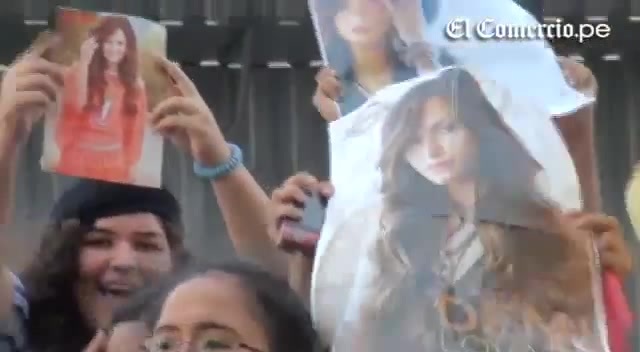 Demi Lovato Llego A Perú Y Saludo A Sus Fans  2012 07841 - Demi - Llego A Peru Y Saludo A Sus Fans 2012 Part o15