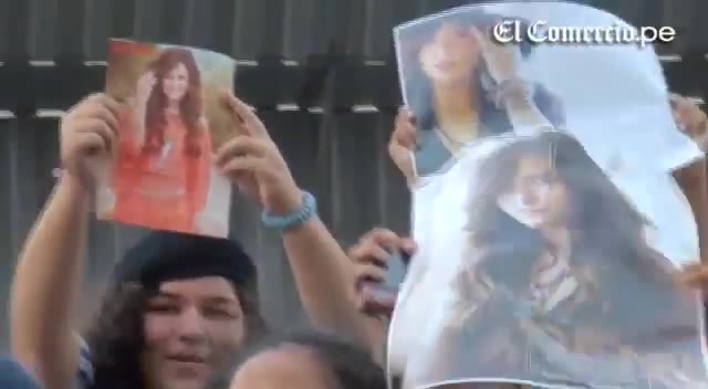 Demi Lovato Llego A Perú Y Saludo A Sus Fans  2012 07918 Demi Lovato Llego A Perú Y Saludo A Sus Fans  2012 07918