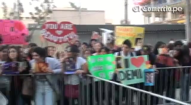 Demi Lovato Llego A Perú Y Saludo A Sus Fans  2012 08995 - Demi - Llego A Peru Y Saludo A Sus Fans 2012 Part o17