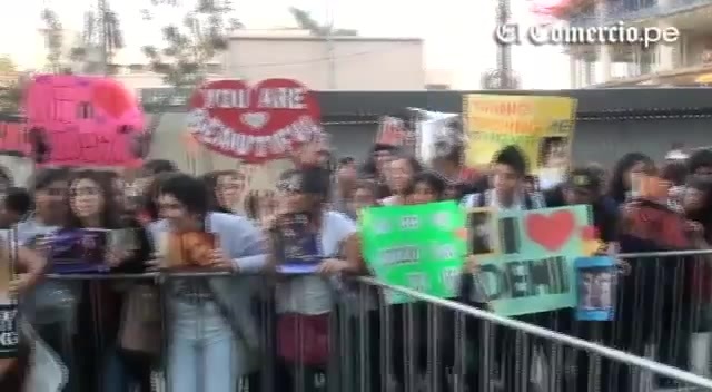 Demi Lovato Llego A Perú Y Saludo A Sus Fans  2012 09048