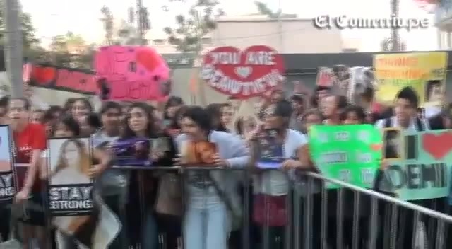 Demi Lovato Llego A Perú Y Saludo A Sus Fans  2012 09131 - Demi - Llego A Peru Y Saludo A Sus Fans 2012 Part o18