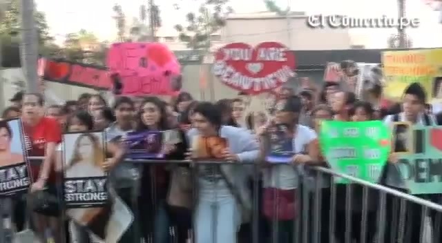 Demi Lovato Llego A Perú Y Saludo A Sus Fans  2012 09174