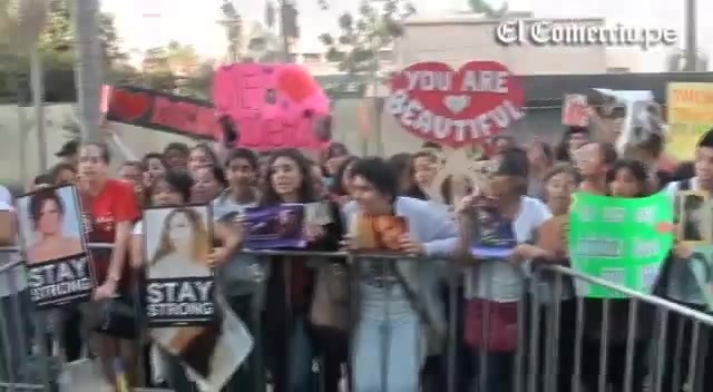 Demi Lovato Llego A Perú Y Saludo A Sus Fans  2012 09232