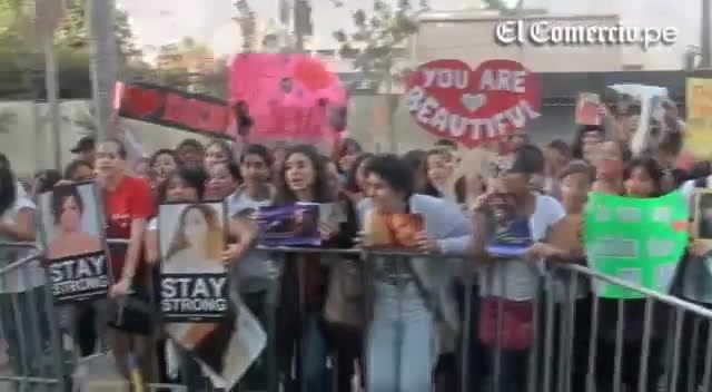 Demi Lovato Llego A Perú Y Saludo A Sus Fans  2012 09267