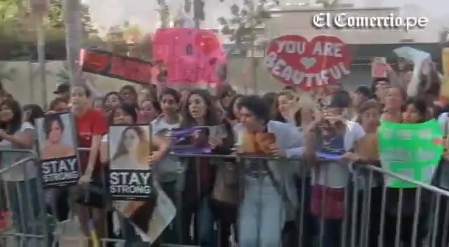 Demi Lovato Llego A Perú Y Saludo A Sus Fans  2012 09293