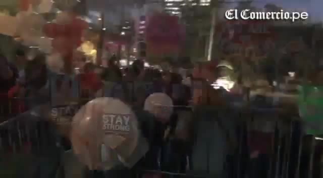 Demi Lovato Llego A Perú Y Saludo A Sus Fans  2012 09407 - Demi - Llego A Peru Y Saludo A Sus Fans 2012 Part o18
