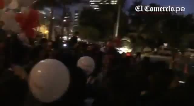 Demi Lovato Llego A Perú Y Saludo A Sus Fans  2012 09464 - Demi - Llego A Peru Y Saludo A Sus Fans 2012 Part o18
