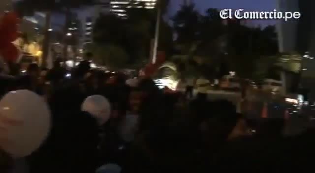 Demi Lovato Llego A Perú Y Saludo A Sus Fans  2012 09597 - Demi - Llego A Peru Y Saludo A Sus Fans 2012 Part o19