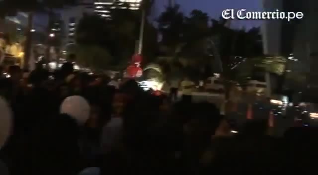 Demi Lovato Llego A Perú Y Saludo A Sus Fans  2012 09628 - Demi - Llego A Peru Y Saludo A Sus Fans 2012 Part o19